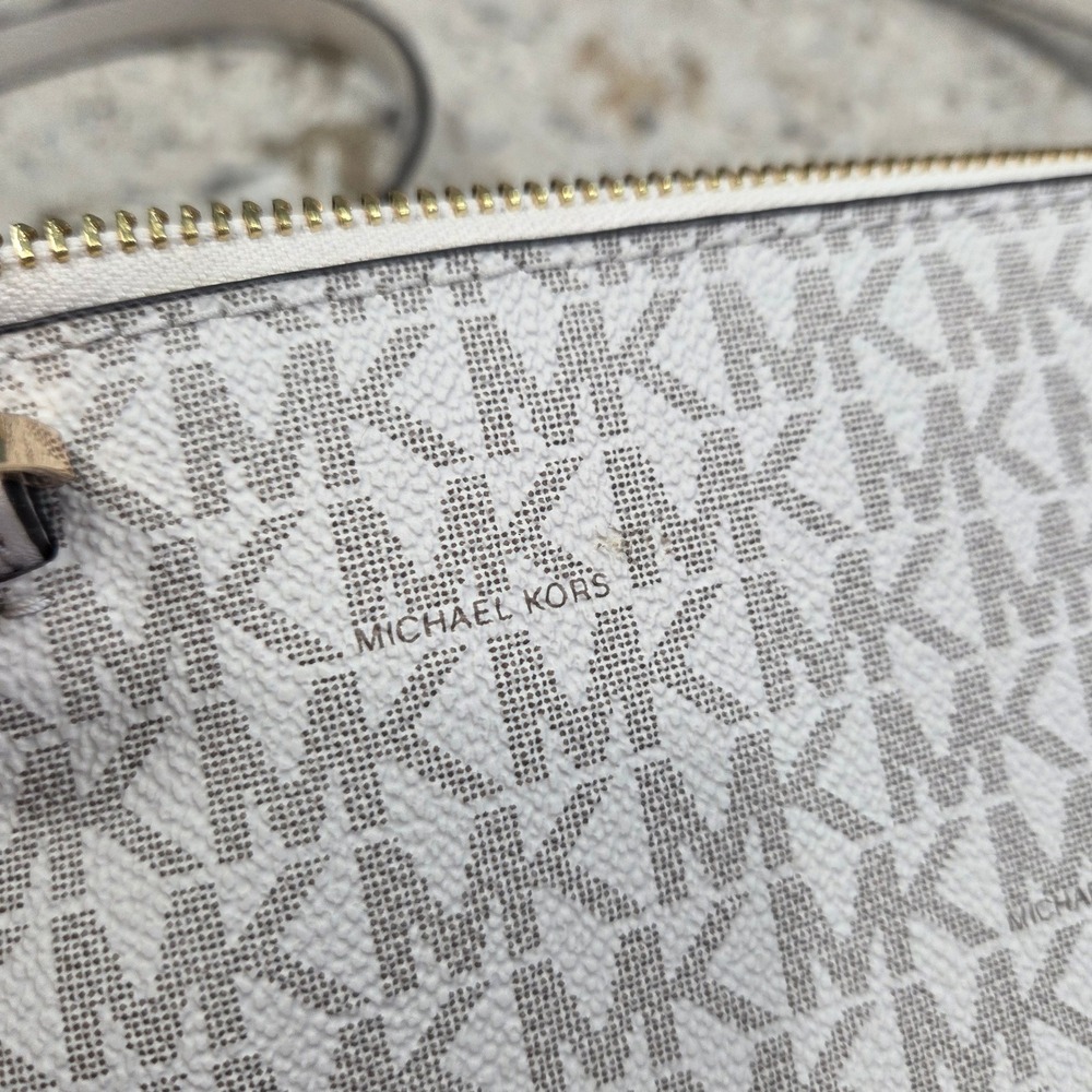 NWT Michael Kors 3-in-1 Crossbody Clutch Set Vanilla Monogram Gold Hardware - Picture 10 of 13